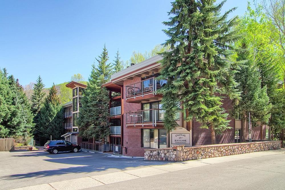 Chateau Eau Claire Unit 22, Condo Overlooking The Roaring Fork River With A Private Deck アスペン エクステリア 写真