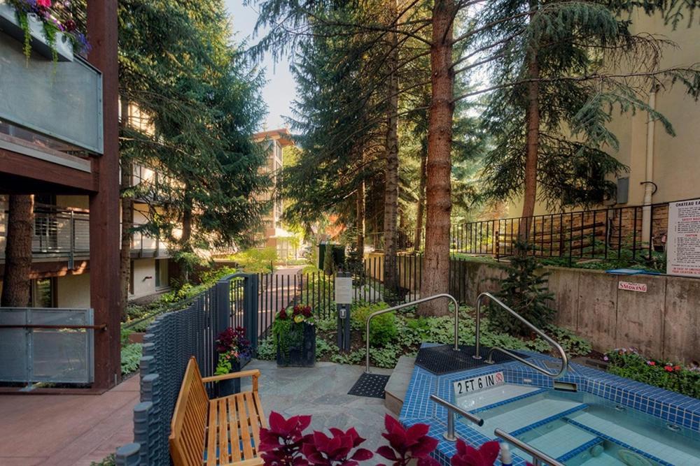 Chateau Eau Claire Unit 22, Condo Overlooking The Roaring Fork River With A Private Deck アスペン エクステリア 写真