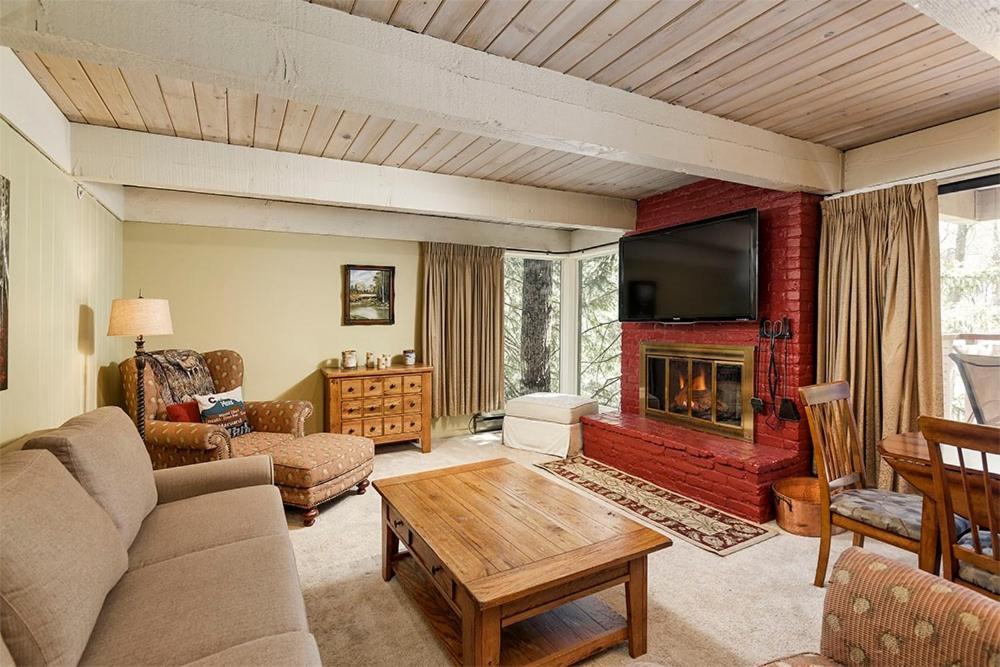 Chateau Eau Claire Unit 22, Condo Overlooking The Roaring Fork River With A Private Deck アスペン エクステリア 写真